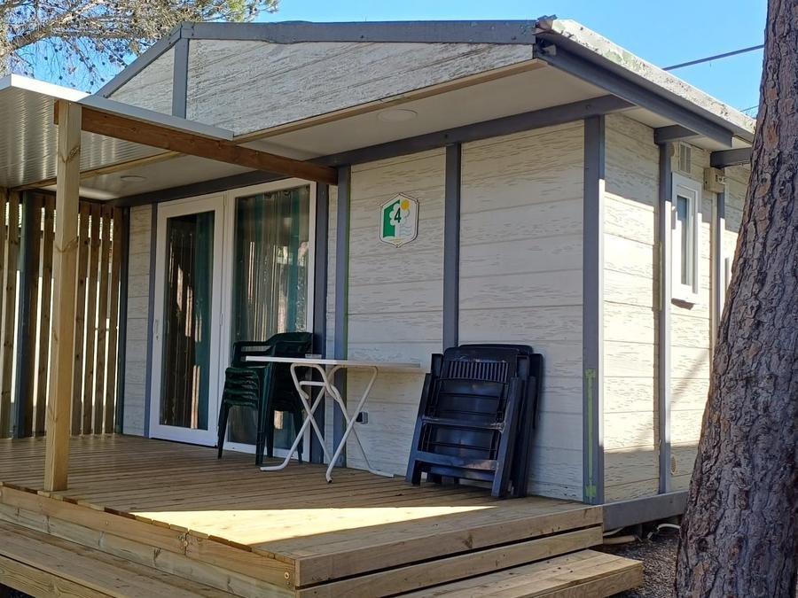 Camping Pas Cher vous présente avec son site Officiel campingpascher.fr, le Camping Altomira classé 4 étoiles, situé sur la commune de Navajas dans le département Castellón (Valencia) en Espagne. Le camping Altomira vous propose un hébergement de type bungalow de 33 m² pour 2 personnes avec climatisation (télévision). L'établissement vous propose 4 autres types d'hébergements. Découvrez tous nos séjours à petits prix dans la commune et aux alentours de Navajas du département : Castellón (Valencia). Piscine extérieure, Aire de jeux enfants, Canoë-kayak, Ping-pong, Pétanque, Randonnée, Restaurant, Supermarché, Épicerie,... En savoir plus : cliquez-ICI.