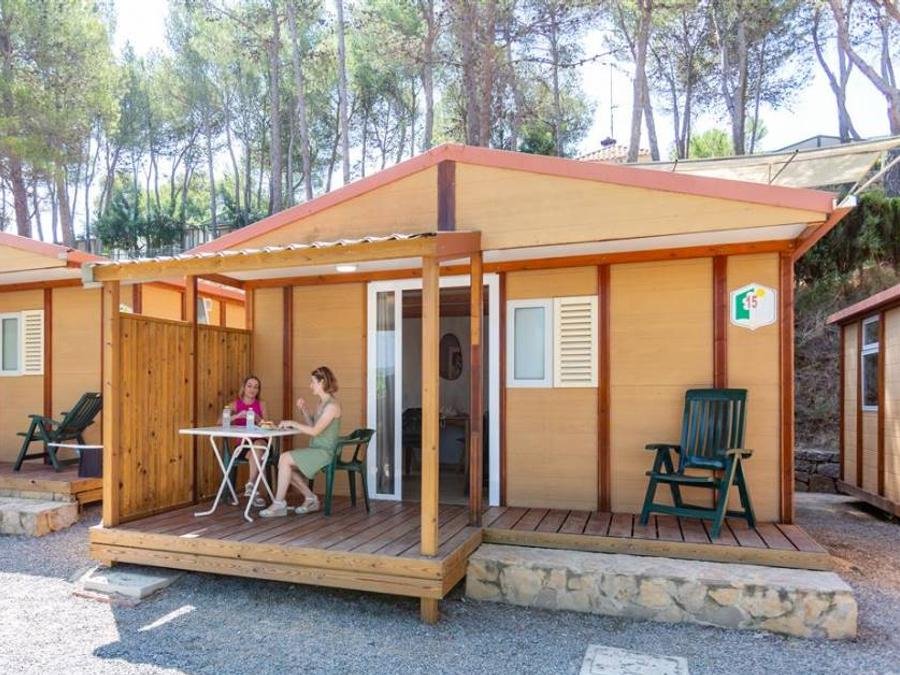 Camping Pas Cher vous présente avec son site Officiel campingpascher.fr, le Camping Altomira classé 4 étoiles, situé sur la commune de Navajas dans le département Castellón (Valencia) en Espagne. Le camping Altomira vous propose un hébergement de type bungalow de 33 m² pour 2 personnes avec climatisation (télévision). L'établissement vous propose 4 autres types d'hébergements. Découvrez tous nos séjours à petits prix dans la commune et aux alentours de Navajas du département : Castellón (Valencia). Piscine extérieure, Aire de jeux enfants, Canoë-kayak, Ping-pong, Pétanque, Randonnée, Restaurant, Supermarché, Épicerie,... En savoir plus : cliquez-ICI.