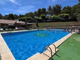 Camping Pas Cher vous présente avec son site Officiel campingpascher.fr, le Camping Altomira classé 4 étoiles, situé sur la commune de Navajas dans le département Castellón (Valencia) en Espagne. Le camping Altomira, vous présente un hébergement de type mini-maison de 22 m² pour 1 personne et télévision. Le camping Altomira vous proposeun séjour PAS CHER avec une REMISEdu mercredi 25 novembre au mercredi 02 décembre 2026, en promotion à -47% pour 7 nuits à 337,56 € au lieu de 636,91 € soit une Économie de 299,35 €. Cette location propose 160 dates différentes pour réserver votre séjour. Découvrez également les 4 autres gammes d'hébergements du camping. Piscine extérieure, Aire de jeux enfants, Canoë-kayak, Ping-pong, Pétanque, Randonnée, Restaurant, Supermarché, Épicerie,... En savoir plus : cliquez-ICI.