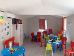 Camping Pas Cher vous présente avec son site Officiel campingpascher.fr, le Camping Club Navarrosse Plage 4* - MS VACANCES classé 4 étoiles, situé sur la commune de Biscarrosse dans le département Landes (Aquitaine) en France. Le camping Club Navarrosse Plage 4* - MS VACANCES, vous présente un hébergement de type mobil-home de 24 m² pour 4 personnes. Le camping Club Navarrosse Plage 4* - MS VACANCES vous propose du lundi 25 mai au lundi 01 juin 2026, en promotion à -25% pour 7 nuits à 251,25 € au lieu de 335,0 € soit une Économie de 83,75 €. Cette location propose 67 dates différentes pour réserver votre séjour. Découvrez également les 18 autres gammes d'hébergements du camping. Les Avis clients pour le Camping Club Navarrosse Plage 4* - MS VACANCES sont excellents avec une note moyenne de 8 sur 10. Lac, Piscine chauffée, Piscine extérieure, Animations familiales, Club ados, Club enfants, Aire de jeux enfants, Canoë-kayak, Centre équestre, Court de padel en extérieur, Golf, Paddle, Parcours sportif, Ping-pong, Pétanque, Salle de fitness, Ski nautique, Structure gonflable enfants, Surf, Terrain de beach-volley, Terrain multisports, kiteSurf, Bar, Snack/Bar, Épicerie,... En savoir plus : cliquez-ICI.