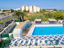 Camping Pas Cher vous présente avec son site Officiel campingpascher.fr, le Camping L'Alqueria classé 3 étoiles, situé sur la commune de Gandia dans le département Valence (Valencia) en Espagne. Le camping L'Alqueria vous propose un hébergement de type chalet de 35 m² pour 2 personnes avec climatisation (télévision). L'établissement vous propose 4 autres types d'hébergements. Découvrez tous nos séjours à petits prix dans la commune et aux alentours de Gandia du département : Valence (Valencia). Les Avis clients pour le Camping L'Alqueria sont excellents avec une note moyenne de 9 sur 10. Piscine chauffée, Piscine couverte, Club enfants, Aire de jeux enfants, Centre équestre, Ping-pong, Pétanque, Terrain de football, Bar, Snack/Bar, Supermarché, Épicerie,... En savoir plus : cliquez-ICI.