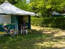 Cliquez pour découvrir toutes les photos de l'HÉBERGEMENT ! bungalow toilé - camping Paradis Le Coiroux photo 3