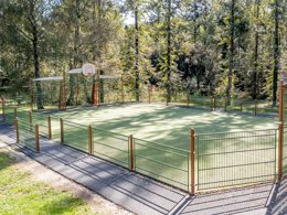 Camping Pas Cher vous présente avec son site Officiel campingpascher.fr, le Camping Paradis Le Coiroux classé 4 étoiles, situé sur la commune de Aubazine dans le département Corrèze (Limousin) en France. Le camping Paradis Le Coiroux, vous présente un hébergement de type mobil-home de 25 m² pour 4 personnes avec climatisation et télévision. Le camping Paradis Le Coiroux vous propose du lundi 11 mai au lundi 18 mai 2026, en promotion à -10% pour 7 nuits à 239 € au lieu de 266,0 € soit une Économie de 27 €. Cette location propose 96 dates différentes pour réserver votre séjour. Découvrez également les 13 autres gammes d'hébergements du camping. Les Avis clients pour le Camping Paradis Le Coiroux sont excellents avec une note moyenne de 8 sur 10. Piscine chauffée, Piscine extérieure, Animation ados, Animations familiales, Club enfants, Aire de jeux enfants, Canoë-kayak, Centre équestre, Court de tennis, Golf, Ping-pong, Pétanque, Randonnée, Terrain multisports, Bar, Dépôt de pain, Plats à emporter, Restaurant, Snack/Bar, Épicerie,... En savoir plus : cliquez-ICI.