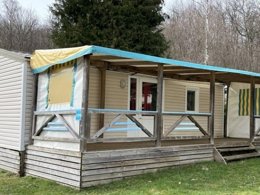 Camping Pas Cher vous présente avec son site Officiel campingpascher.fr, le Camping Paradis Le Coiroux classé 4 étoiles, situé sur la commune de Aubazine dans le département Corrèze (Limousin) en France. Le camping Paradis Le Coiroux, vous présente un hébergement de type mobil-home de 27 m² pour 4 personnes. Le camping Paradis Le Coiroux vous propose du dimanche 10 mai au dimanche 17 mai 2026, en promotion à -11% pour 7 nuits à 167 € au lieu de 188,0 € soit une Économie de 21 €. Cette location propose 96 dates différentes pour réserver votre séjour. Découvrez également les 13 autres gammes d'hébergements du camping. Les Avis clients pour le Camping Paradis Le Coiroux sont excellents avec une note moyenne de 8 sur 10. Piscine chauffée, Piscine extérieure, Animation ados, Animations familiales, Club enfants, Aire de jeux enfants, Canoë-kayak, Centre équestre, Court de tennis, Golf, Ping-pong, Pétanque, Randonnée, Terrain multisports, Bar, Dépôt de pain, Plats à emporter, Restaurant, Snack/Bar, Épicerie,... En savoir plus : cliquez-ICI.