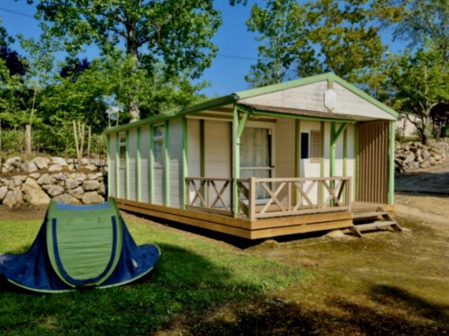 Camping Pas Cher vous présente avec son site Officiel campingpascher.fr, le Camping Le Pardaillan classé 3 étoiles, situé sur la commune de Gondrin dans le département Gers (Midi Pyrénées) en France. Le camping Le Pardaillan vous propose un hébergement de type chalet de 37 m² pour 2 personnes. L'établissement vous propose 7 autres types d'hébergements. Découvrez tous nos séjours à petits prix dans la commune et aux alentours de Gondrin du département : Gers (Midi Pyrénées). Les Avis clients pour le Camping Le Pardaillan sont excellents avec une note moyenne de 9 sur 10. Lac, Lagon, Piscine extérieure, Animations familiales, Club enfants, Aire de jeux enfants, Baby-foot, Centre équestre, Court de tennis, Golf, Ping-pong, Piscine, Pétanque, Salle de jeux vidéo, Sports nautiques, Terrain multisports, Trampoline, Bar, Bureau de tabac, Dépôt de pain, Pizzeria, Plats à emporter, Restaurant, Épicerie,... En savoir plus : cliquez-ICI.