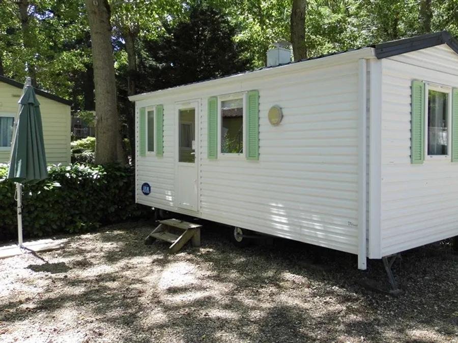 Camping Pas Cher vous présente avec son site Officiel campingpascher.fr, le Camping Le Pardaillan classé 3 étoiles, situé sur la commune de Gondrin dans le département Gers (Midi Pyrénées) en France. Le camping Le Pardaillan, vous présente un hébergement de type mobil-home de 21 m² pour 4 personnes. Le camping Le Pardaillan vous propose du sam. 13 juin au sam. 20 juin 2026 pour 7 nuits à 129€. Cette location propose 13 dates différentes pour réserver votre séjour. Découvrez également les 6 autres gammes d'hébergements du camping. Les Avis clients pour le Camping Le Pardaillan sont excellents avec une note moyenne de 8 sur 10. Lagon, Animations familiales, Club enfants, Aire de jeux enfants, Baby-foot, Centre équestre, Court de tennis, Golf, Ping-pong, Piscine, Pétanque, Salle de jeux vidéo, Sports nautiques, Terrain multisports, Trampoline, Bar, Bureau de tabac, Dépôt de pain, Pizzeria, Plats à emporter, Restaurant, Épicerie,... En savoir plus : cliquez-ICI.