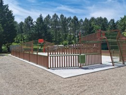 Camping Pas Cher vous présente avec son site Officiel campingpascher.fr, le Camping Le Pardaillan classé 3 étoiles, situé sur la commune de Gondrin dans le département Gers (Midi Pyrénées) en France. Le camping Le Pardaillan, vous présente un hébergement de type mobil-home de 26 m² pour 4 personnes. Le camping Le Pardaillan vous propose du sam. 13 juin au sam. 20 juin 2026 pour 7 nuits à 199€. Cette location propose 13 dates différentes pour réserver votre séjour. Découvrez également les 5 autres gammes d'hébergements du camping. Les Avis clients pour le Camping Le Pardaillan sont excellents avec une note moyenne de 8 sur 10. Lagon, Animations familiales, Club enfants, Aire de jeux enfants, Baby-foot, Centre équestre, Court de tennis, Golf, Ping-pong, Piscine, Pétanque, Salle de jeux vidéo, Sports nautiques, Terrain multisports, Trampoline, Bar, Bureau de tabac, Dépôt de pain, Pizzeria, Plats à emporter, Restaurant, Épicerie,... En savoir plus : cliquez-ICI.