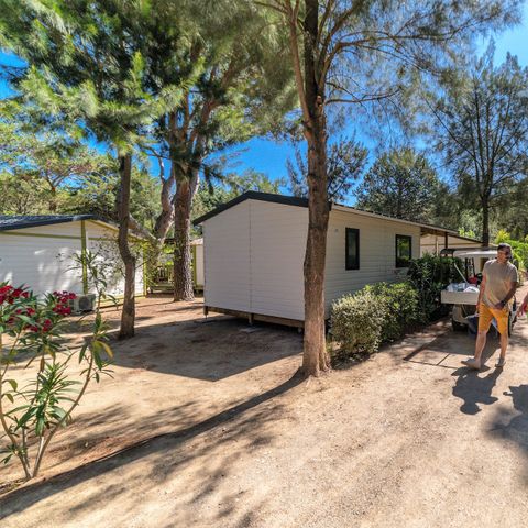 Cliquez pour découvrir toutes les photos de l'HÉBERGEMENT ! mobilhome - La Pinède Enchantée photo 2