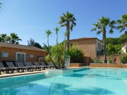 Camping Pas Cher vous présente avec son site Officiel campingpascher.fr, le Établissement La Pinède Enchantée, situé sur la commune de Argeles-sur-mer dans le département Pyrenees-orientales (Languedoc-roussillon) en France. L'établissement La Pinède Enchantée vous propose un hébergement de type mobilhome de 22 m². L'établissement vous propose 3 autres types d'hébergements. Découvrez tous nos séjours à petits prix dans la commune et aux alentours de Argeles-sur-mer du département : Pyrenees-orientales (Languedoc-roussillon).... En savoir plus : cliquez-ICI.
