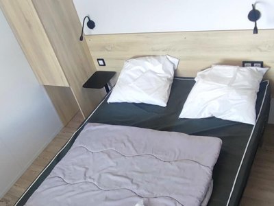 Cliquez pour découvrir toutes les photos de l'HÉBERGEMENT ! mobil-home - La Roche Percée photo 3