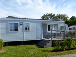 Camping Pas Cher vous présente avec son site Officiel campingpascher.fr, le Camping La Roche Percée classé 4 étoiles, situé sur la commune de Fouesnant dans le département Finistère (Bretagne) en France. Le camping La Roche Percée, vous présente un hébergement de type mobil-home de 26 m² pour 5 personnes et télévision. Le camping La Roche Percée vous propose du mercredi 01 avril au mercredi 08 avril 2026, en promotion à -10% pour 7 nuits à 351 € au lieu de 390,0 € soit une Économie de 39 €. Cette location propose 109 dates différentes pour réserver votre séjour. Découvrez également les 7 autres gammes d'hébergements du camping. Les Avis clients pour le Camping La Roche Percée sont excellents avec une note moyenne de 8 sur 10. Piscine couverte, Piscine extérieure, Animation ados, Animations familiales, Club enfants, Aire de jeux enfants, Canoë-kayak, Centre équestre, Court de tennis, Cyclisme, Golf, Ping-pong, Piscine, Plongée, Pétanque, Randonnée, Terrain multisports, Bar, Dépôt de pain, Plats à emporter, Épicerie,... En savoir plus : cliquez-ICI.