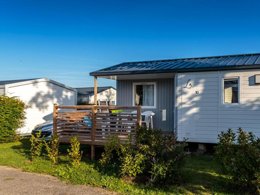 Camping Pas Cher vous présente avec son site Officiel campingpascher.fr, le Camping La Roche Percée classé 4 étoiles, situé sur la commune de Fouesnant dans le département Finistère (Bretagne) en France. Le camping La Roche Percée, vous présente un hébergement de type mobil-home de 26 m² pour 4 personnes et télévision. Le camping La Roche Percée vous propose du mercredi 01 avril au mercredi 08 avril 2026, en promotion à -10% pour 7 nuits à 351 € au lieu de 390,0 € soit une Économie de 39 €. Cette location propose 109 dates différentes pour réserver votre séjour. Découvrez également les 7 autres gammes d'hébergements du camping. Les Avis clients pour le Camping La Roche Percée sont excellents avec une note moyenne de 8 sur 10. Piscine couverte, Piscine extérieure, Animation ados, Animations familiales, Club enfants, Aire de jeux enfants, Canoë-kayak, Centre équestre, Court de tennis, Cyclisme, Golf, Ping-pong, Piscine, Plongée, Pétanque, Randonnée, Terrain multisports, Bar, Dépôt de pain, Plats à emporter, Épicerie,... En savoir plus : cliquez-ICI.