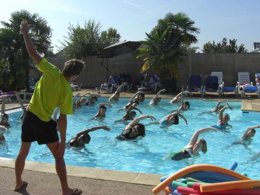 Camping Pas Cher vous présente avec son site Officiel campingpascher.fr, le Camping La Roche Percée classé 4 étoiles, situé sur la commune de Fouesnant dans le département Finistère (Bretagne) en France. Le camping La Roche Percée, vous présente un hébergement de type mobil-home de 26 m² pour 5 personnes et télévision. Le camping La Roche Percée vous propose du mercredi 01 avril au mercredi 08 avril 2026, en promotion à -10% pour 7 nuits à 351 € au lieu de 390,0 € soit une Économie de 39 €. Cette location propose 109 dates différentes pour réserver votre séjour. Découvrez également les 7 autres gammes d'hébergements du camping. Les Avis clients pour le Camping La Roche Percée sont excellents avec une note moyenne de 8 sur 10. Piscine couverte, Piscine extérieure, Animation ados, Animations familiales, Club enfants, Aire de jeux enfants, Canoë-kayak, Centre équestre, Court de tennis, Cyclisme, Golf, Ping-pong, Piscine, Plongée, Pétanque, Randonnée, Terrain multisports, Bar, Dépôt de pain, Plats à emporter, Épicerie,... En savoir plus : cliquez-ICI.