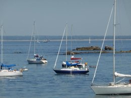 Camping Pas Cher vous présente avec son site Officiel campingpascher.fr, le Camping La Roche Percée classé 4 étoiles, situé sur la commune de Fouesnant dans le département Finistère (Bretagne) en France. Le camping La Roche Percée, vous présente un hébergement de type mobil-home de 30 m² pour 4 personnes et télévision. Le camping La Roche Percée vous propose du mercredi 24 juin au mercredi 01 juillet 2026, en promotion à -10% pour 7 nuits à 371,57 € au lieu de 412,86 € soit une Économie de 41,29 €. Cette location propose 115 dates différentes pour réserver votre séjour. Découvrez également les 7 autres gammes d'hébergements du camping. Les Avis clients pour le Camping La Roche Percée sont excellents avec une note moyenne de 8 sur 10. Piscine couverte, Piscine extérieure, Animation ados, Animations familiales, Club enfants, Aire de jeux enfants, Canoë-kayak, Centre équestre, Court de tennis, Cyclisme, Golf, Ping-pong, Piscine, Plongée, Pétanque, Randonnée, Terrain multisports, Bar, Dépôt de pain, Plats à emporter, Épicerie,... En savoir plus : cliquez-ICI.