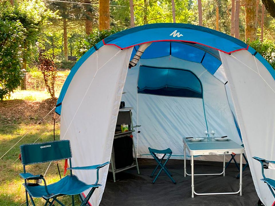 Camping Pas Cher vous présente avec son site Officiel campingpascher.fr, le Camping Domaine Du Lac De Soursac, situé sur la commune de Soursac dans le département Corrèze (Limousin) en France. Le camping Domaine Du Lac De Soursac vous propose un hébergement de type tente. L'établissement vous propose 2 autres types d'hébergements. Découvrez tous nos séjours à petits prix dans la commune et aux alentours de Soursac du département : Corrèze (Limousin). Les Avis clients pour le Camping Domaine Du Lac De Soursac sont excellents avec une note moyenne de 8 sur 10. Club enfants, Aire de jeux enfants, Baby-foot, Canoë-kayak, Paddle, Ping-pong, Pétanque, Randonnée, Salle de fitness, Salle de jeux vidéo, Terrain de beach-volley, Bar, Dépôt de pain, Pizzeria, Snack/Bar, Épicerie,... En savoir plus : cliquez-ICI.