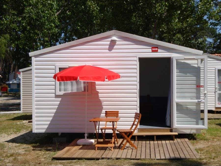 Camping Pas Cher vous présente avec son site Officiel campingpascher.fr, le Camping Caminha classé 3 étoiles, situé sur la commune de Caminha dans le département Nord Du Portugal (Nord Du Portugal) au Portugal. Le camping Caminha vous propose un hébergement de type mobil-home de 10 m² pour 1 personne. L'établissement vous propose 3 autres types d'hébergements. Découvrez tous nos séjours à petits prix dans la commune et aux alentours de Caminha du département : Nord Du Portugal (Nord Du Portugal). Aire de jeux enfants, Canoë-kayak, Centre équestre, Cyclisme, Golf, Ping-pong, Planche à voile, Surf, Bar, Plats à emporter, Snack/Bar, Supermarché,... En savoir plus : cliquez-ICI.