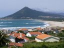 Camping Pas Cher vous présente avec son site Officiel campingpascher.fr, le Camping Caminha classé 3 étoiles, situé sur la commune de Caminha dans le département Nord Du Portugal (Nord Du Portugal) au Portugal. Le camping Caminha vous propose un hébergement de type bungalow de 26 m² pour 1 personne (télévision). L'établissement vous propose 2 autres types d'hébergements. Découvrez tous nos séjours à petits prix dans la commune et aux alentours de Caminha du département : Nord Du Portugal (Nord Du Portugal). Aire de jeux enfants, Canoë-kayak, Centre équestre, Cyclisme, Golf, Ping-pong, Planche à voile, Surf, Bar, Plats à emporter, Snack/Bar, Supermarché,... En savoir plus : cliquez-ICI.