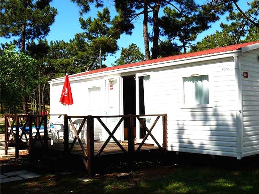 Camping Pas Cher vous présente avec son site Officiel campingpascher.fr, le Camping Gala classé 3 étoiles, situé sur la commune de Figueira Da Foz dans le département Centre Du Portugal (Centre Du Portugal) au Portugal. Le camping Gala vous propose un hébergement de type mobil-home de 34 m² pour 1 personne (télévision). L'établissement vous propose 4 autres types d'hébergements. Découvrez tous nos séjours à petits prix dans la commune et aux alentours de Figueira Da Foz du département : Centre Du Portugal (Centre Du Portugal). Les Avis clients pour le Camping Gala sont de 7 sur 10. MerRivière, Piscine extérieure, Animations familiales, Aire de jeux enfants, Canoë-kayak, Court de tennis, Cyclisme, Golf, Parcours sportif, Ping-pong, Planche à voile, Plongée, Salle de jeux vidéo, Surf, Voile, Bar, Dépôt de pain, Snack/Bar, Épicerie,... En savoir plus : cliquez-ICI.