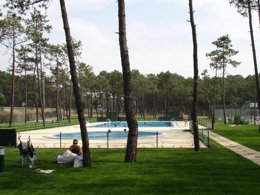 Camping Pas Cher vous présente avec son site Officiel campingpascher.fr, le Camping Gala classé 3 étoiles, situé sur la commune de Figueira Da Foz dans le département Centre Du Portugal (Centre Du Portugal) au Portugal. Le camping Gala vous propose un hébergement de type bungalow de 26 m² pour 2 personnes (télévision). L'établissement vous propose 3 autres types d'hébergements. Découvrez tous nos séjours à petits prix dans la commune et aux alentours de Figueira Da Foz du département : Centre Du Portugal (Centre Du Portugal). Les Avis clients pour le Camping Gala sont de 7 sur 10. MerRivière, Piscine extérieure, Animations familiales, Aire de jeux enfants, Canoë-kayak, Court de tennis, Cyclisme, Golf, Parcours sportif, Ping-pong, Planche à voile, Plongée, Salle de jeux vidéo, Surf, Voile, Bar, Dépôt de pain, Snack/Bar, Épicerie,... En savoir plus : cliquez-ICI.