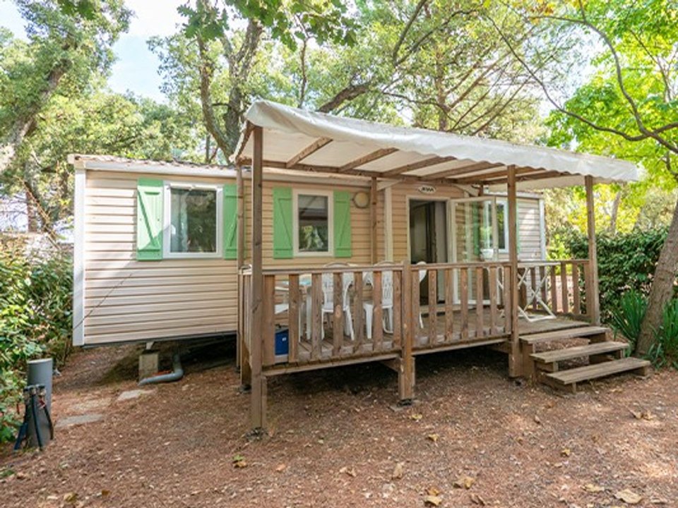 Camping Pas Cher vous présente avec son site Officiel campingpascher.fr, le Établissement Valverde, situé sur la commune de Valverde dans le département Algarve - Portugal (Algarve - Portugal) au Portugal. L'établissement Valverde vous propose un hébergement de type mobil-home de 36 m². L'établissement vous propose 4 autres types d'hébergements. Découvrez tous nos séjours à petits prix dans la commune et aux alentours de Valverde du département : Algarve - Portugal (Algarve - Portugal).... En savoir plus : cliquez-ICI.