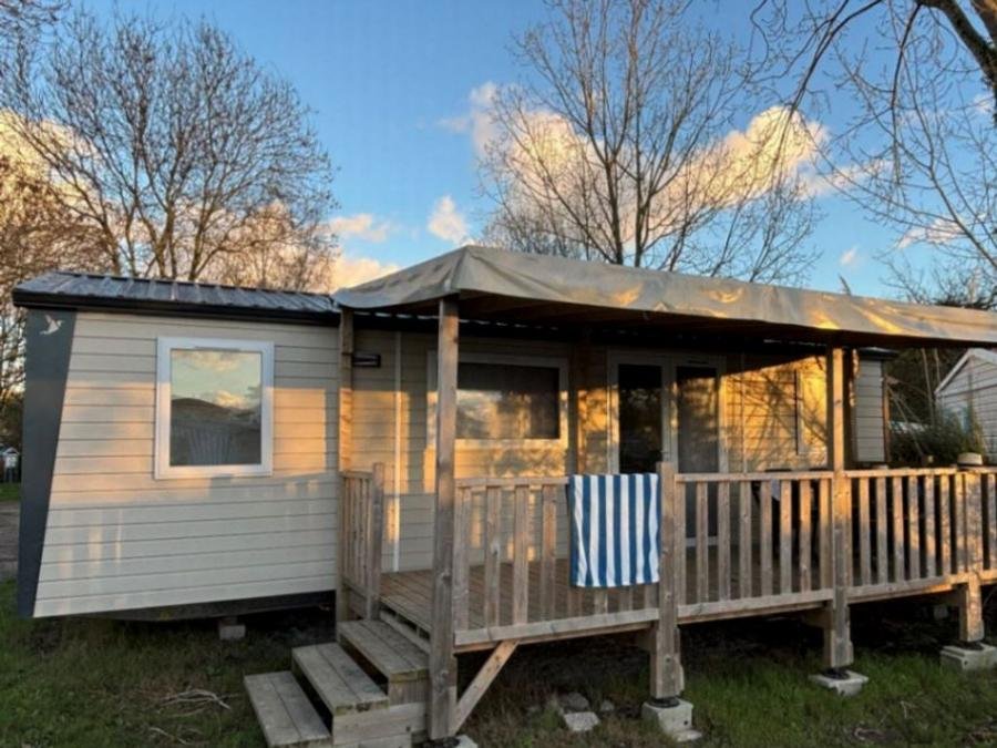 Camping Pas Cher vous présente avec son site Officiel campingpascher.fr, le Camping Clos Mer Et Nature classé 3 étoiles, situé sur la commune de Saint Michel Chef Chef dans le département Loire-atlantique (Pays De La Loire) en France. Le camping Clos Mer Et Nature vous propose un hébergement de type mobil-home de 36 m² pour 2 personnes. L'établissement vous propose 12 autres types d'hébergements. Découvrez tous nos séjours à petits prix dans la commune et aux alentours de Saint Michel Chef Chef du département : Loire-atlantique (Pays De La Loire). Les Avis clients pour le Camping Clos Mer Et Nature sont de 7 sur 10. LacMerÉtang, Piscine chauffée, Piscine extérieure, Animations familiales, Club enfants, Aire de jeux enfants, Cyclisme, Pétanque, Randonnée, Trampoline, Voile, kiteSurf, Bar, Pizzeria, Plats à emporter, Snack/Bar, Supermarché,... En savoir plus : cliquez-ICI.
