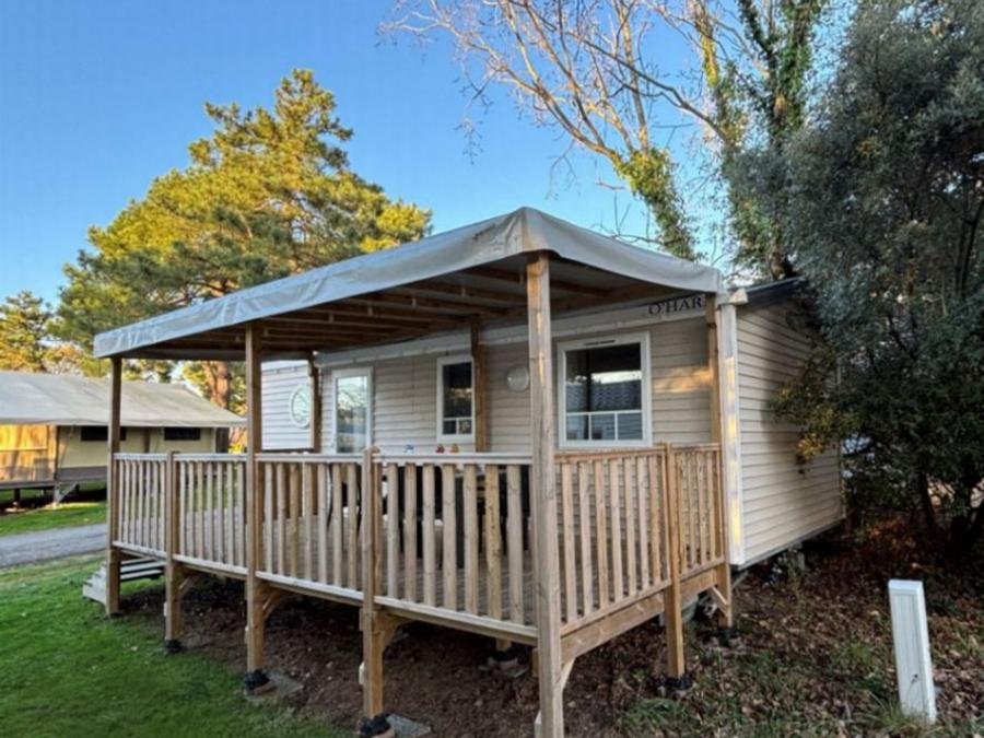 Camping Pas Cher vous présente avec son site Officiel campingpascher.fr, le Camping Clos Mer Et Nature classé 3 étoiles, situé sur la commune de Saint Michel Chef Chef dans le département Loire-atlantique (Pays De La Loire) en France. Le camping Clos Mer Et Nature vous propose un hébergement de type mobil-home de 30 m² pour 6 personnes. L'établissement vous propose 12 autres types d'hébergements. Découvrez tous nos séjours à petits prix dans la commune et aux alentours de Saint Michel Chef Chef du département : Loire-atlantique (Pays De La Loire). Les Avis clients pour le Camping Clos Mer Et Nature sont de 7 sur 10. LacMerÉtang, Piscine chauffée, Piscine extérieure, Animations familiales, Club enfants, Aire de jeux enfants, Cyclisme, Pétanque, Randonnée, Trampoline, Voile, kiteSurf, Bar, Pizzeria, Plats à emporter, Snack/Bar, Supermarché,... En savoir plus : cliquez-ICI.