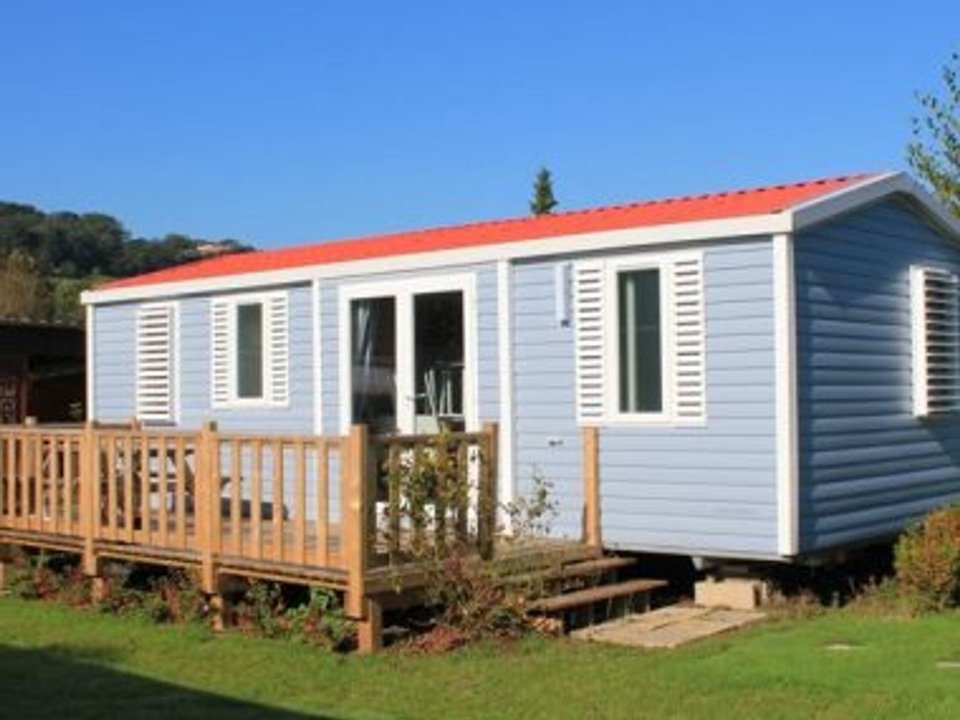 Camping Pas Cher vous présente avec son site Officiel campingpascher.fr, le Camping Le Marqueval classé 4 étoiles, situé sur la commune de Hautot Sur Mer dans le département Seine-maritime (Haute Normandie) en France. Le camping Le Marqueval vous propose un hébergement de type mobil-home de 32 m² pour 2 personnes (télévision). L'établissement vous propose 12 autres types d'hébergements. Découvrez tous nos séjours à petits prix dans la commune et aux alentours de Hautot Sur Mer du département : Seine-maritime (Haute Normandie). Les Avis clients pour le Camping Le Marqueval sont excellents avec une note moyenne de 8 sur 10. Parc aquatique, Piscine chauffée, Piscine extérieure, Animations familiales, Aire de jeux enfants, Baby-foot, Canoë-kayak, Centre équestre, Court de tennis, Golf, Ping-pong, Piscine, Plongée, Pétanque, Structure gonflable enfants, Surf, Terrain multisports, Bar, Dépôt de pain, Pizzeria, Plats à emporter, Snack/Bar, Supermarché, Épicerie,... En savoir plus : cliquez-ICI.