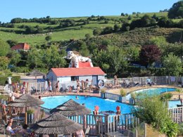 Camping Pas Cher vous présente avec son site Officiel campingpascher.fr, le Camping Le Marqueval classé 4 étoiles, situé sur la commune de Hautot Sur Mer dans le département Seine-maritime (Haute Normandie) en France. Le camping Le Marqueval vous propose un hébergement de type bungalow de 25 m² pour 2 personnes (télévision). L'établissement vous propose 18 autres types d'hébergements. Découvrez tous nos séjours à petits prix dans la commune et aux alentours de Hautot Sur Mer du département : Seine-maritime (Haute Normandie). Les Avis clients pour le Camping Le Marqueval sont excellents avec une note moyenne de 8 sur 10. Parc aquatique, Piscine chauffée, Piscine extérieure, Animations familiales, Aire de jeux enfants, Baby-foot, Canoë-kayak, Centre équestre, Court de tennis, Golf, Ping-pong, Piscine, Plongée, Pétanque, Structure gonflable enfants, Surf, Terrain multisports, Bar, Dépôt de pain, Pizzeria, Plats à emporter, Snack/Bar, Supermarché, Épicerie,... En savoir plus : cliquez-ICI.