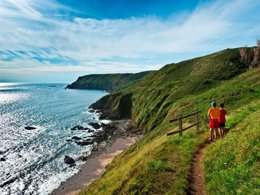 Camping Pas Cher vous présente avec son site Officiel campingpascher.fr, le Camping Le Marqueval classé 4 étoiles, situé sur la commune de Hautot Sur Mer dans le département Seine-maritime (Haute Normandie) en France. Le camping Le Marqueval vous propose un hébergement de type mobil-home de 40 m² pour 2 personnes (télévision). L'établissement vous propose 12 autres types d'hébergements. Découvrez tous nos séjours à petits prix dans la commune et aux alentours de Hautot Sur Mer du département : Seine-maritime (Haute Normandie). Les Avis clients pour le Camping Le Marqueval sont excellents avec une note moyenne de 8 sur 10. Parc aquatique, Piscine chauffée, Piscine extérieure, Animations familiales, Aire de jeux enfants, Baby-foot, Canoë-kayak, Centre équestre, Court de tennis, Golf, Ping-pong, Piscine, Plongée, Pétanque, Structure gonflable enfants, Surf, Terrain multisports, Bar, Dépôt de pain, Pizzeria, Plats à emporter, Snack/Bar, Supermarché, Épicerie,... En savoir plus : cliquez-ICI.