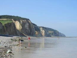 Camping Pas Cher vous présente avec son site Officiel campingpascher.fr, le Camping Le Marqueval classé 4 étoiles, situé sur la commune de Hautot Sur Mer dans le département Seine-maritime (Haute Normandie) en France. Le camping Le Marqueval vous propose un hébergement de type mobil-home de 27 m² pour 2 personnes. L'établissement vous propose 12 autres types d'hébergements. Découvrez tous nos séjours à petits prix dans la commune et aux alentours de Hautot Sur Mer du département : Seine-maritime (Haute Normandie). Les Avis clients pour le Camping Le Marqueval sont excellents avec une note moyenne de 8 sur 10. Parc aquatique, Piscine chauffée, Piscine extérieure, Animations familiales, Aire de jeux enfants, Baby-foot, Canoë-kayak, Centre équestre, Court de tennis, Golf, Ping-pong, Piscine, Plongée, Pétanque, Structure gonflable enfants, Surf, Terrain multisports, Bar, Dépôt de pain, Pizzeria, Plats à emporter, Snack/Bar, Supermarché, Épicerie,... En savoir plus : cliquez-ICI.