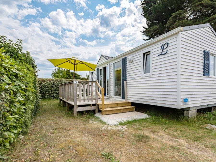 Camping Pas Cher vous présente avec son site Officiel campingpascher.fr, le Camping Le Bois D'Amour classé 2 étoiles, situé sur la commune de Ile Tudy dans le département Finistère (Bretagne) en France. Le camping Le Bois D'Amour, vous présente un hébergement de type mobil-home de 30 m² et télévision. Le camping Le Bois D'Amour vous propose du sam. 06 juin au sam. 13 juin 2026, en promotion à -15% pour 7 nuits à 279 € au lieu de 330,0 € soit une Économie de 51 €. Cette location propose 12 dates différentes pour réserver votre séjour. Découvrez également les 3 autres gammes d'hébergements du camping. Les Avis clients pour le Camping Le Bois D'Amour sont excellents avec une note moyenne de 8 sur 10. MerRivière, Court de tennis, Randonnée, Sports nautiques, Dépôt de pain, Supermarché, Épicerie,... En savoir plus : cliquez-ICI.