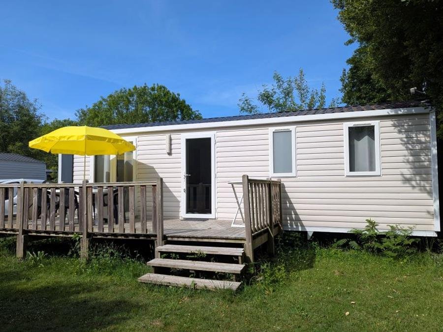 Camping Pas Cher vous présente avec son site Officiel campingpascher.fr, le Camping De Lanven classé 3 étoiles, situé sur la commune de Plomeur dans le département Finistère (Bretagne) en France. Le camping De Lanven vous propose un hébergement de type mobil-home de 34 m² pour 5 personnes (télévision). L'établissement vous propose 12 autres types d'hébergements. Découvrez tous nos séjours à petits prix dans la commune et aux alentours de Plomeur du département : Finistère (Bretagne). Les Avis clients pour le Camping De Lanven sont excellents avec une note moyenne de 8 sur 10. Animations familiales, Aire de jeux enfants, Centre équestre, Ping-pong, Pétanque, Surf, Terrain de volley-ball, Bar, Créperie, Dépôt de pain, Snack/Bar, Supermarché, Épicerie,... En savoir plus : cliquez-ICI.