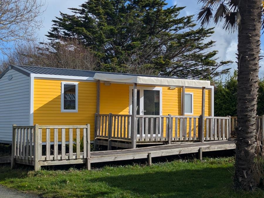 Camping Pas Cher vous présente avec son site Officiel campingpascher.fr, le Camping De Lanven classé 3 étoiles, situé sur la commune de Plomeur dans le département Finistère (Bretagne) en France. Le camping De Lanven, vous présente un hébergement de type mobil-home de 33 m² pour 2 personnes et télévision. Le camping De Lanven vous propose du vendredi 04 septembre au vendredi 11 septembre 2026, en promotion à -20% pour 7 nuits à 271,20 € au lieu de 339,0 € soit une Économie de 67,80 €. Cette location propose 77 dates différentes pour réserver votre séjour. Découvrez également les 14 autres gammes d'hébergements du camping. Les Avis clients pour le Camping De Lanven sont excellents avec une note moyenne de 8 sur 10. Animations familiales, Aire de jeux enfants, Centre équestre, Ping-pong, Pétanque, Surf, Terrain de volley-ball, Bar, Créperie, Dépôt de pain, Snack/Bar, Supermarché, Épicerie,... En savoir plus : cliquez-ICI.