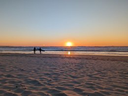 Camping Pas Cher vous présente avec son site Officiel campingpascher.fr, le Camping De Lanven classé 3 étoiles, situé sur la commune de Plomeur dans le département Finistère (Bretagne) en France. Le camping De Lanven, vous présente un hébergement de type mobil-home de 33 m² et télévision. Le camping De Lanven vous propose du lundi 25 mai au lundi 01 juin 2026, en promotion à -15% pour 7 nuits à 263,50 € au lieu de 310,0 € soit une Économie de 46,50 €. Cette location propose 133 dates différentes pour réserver votre séjour. Découvrez également les 12 autres gammes d'hébergements du camping. Les Avis clients pour le Camping De Lanven sont excellents avec une note moyenne de 8 sur 10. Animations familiales, Aire de jeux enfants, Centre équestre, Ping-pong, Pétanque, Surf, Terrain de volley-ball, Bar, Créperie, Dépôt de pain, Snack/Bar, Supermarché, Épicerie,... En savoir plus : cliquez-ICI.