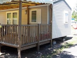 Camping Pas Cher vous présente avec son site Officiel campingpascher.fr, le Camping Maeva Escapades L'Arbre D'Or classé 4 étoiles, situé sur la commune de Parentis En Born dans le département Landes (Aquitaine) en France. Le camping Maeva Escapades L'Arbre D'Or, vous présente un hébergement de type mobil-home de 26 m² pour 1 personne avec climatisation et télévision. Le camping Maeva Escapades L'Arbre D'Or vous proposeun séjour PAS CHER avec une REMISEdu dimanche 17 mai au dimanche 24 mai 2026, en promotion à -30% pour 7 nuits à 220,50 € au lieu de 315,0 € soit une Économie de 94,50 €. Cette location propose 124 dates différentes pour réserver votre séjour. Découvrez également les 23 autres gammes d'hébergements du camping. Les Avis clients pour le Camping Maeva Escapades L'Arbre D'Or sont excellents avec une note moyenne de 8 sur 10. Piscine couverte, Piscine extérieure, Animations familiales, Club enfants, Aire de jeux enfants, Baby-foot, Canoë-kayak, Centre équestre, Golf, Ping-pong, Plongée, Pétanque, Surf, Terrain de football, Terrain multisports, Bar, Restaurant, Snack/Bar, Épicerie,... En savoir plus : cliquez-ICI.