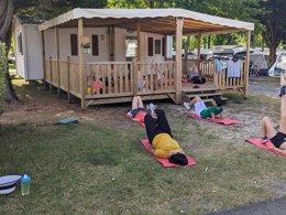 Camping Pas Cher vous présente avec son site Officiel campingpascher.fr, le Camping Maeva Escapades L'Arbre D'Or classé 4 étoiles, situé sur la commune de Parentis En Born dans le département Landes (Aquitaine) en France. Le camping Maeva Escapades L'Arbre D'Or, vous présente un hébergement de type mobil-home de 20 m² pour 2 personnes avec climatisation et télévision. Le camping Maeva Escapades L'Arbre D'Or vous proposeun séjour PAS CHER avec une REMISEdu dimanche 17 mai au dimanche 24 mai 2026, en promotion à -30% pour 7 nuits à 210,70 € au lieu de 301,0 € soit une Économie de 90,30 €. Cette location propose 124 dates différentes pour réserver votre séjour. Découvrez également les 23 autres gammes d'hébergements du camping. Les Avis clients pour le Camping Maeva Escapades L'Arbre D'Or sont excellents avec une note moyenne de 8 sur 10. Piscine couverte, Piscine extérieure, Animations familiales, Club enfants, Aire de jeux enfants, Baby-foot, Canoë-kayak, Centre équestre, Golf, Ping-pong, Plongée, Pétanque, Surf, Terrain de football, Terrain multisports, Bar, Restaurant, Snack/Bar, Épicerie,... En savoir plus : cliquez-ICI.