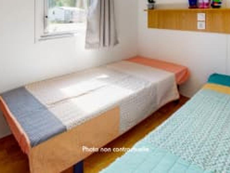 Camping Pas Cher vous présente avec son site Officiel campingpascher.fr, le Camping Siblu Club Le Marisol Funpass Inclus classé 5 étoiles, situé sur la commune de Torreilles dans le département Pyrénées-orientales (Languedoc Roussillon) en France. Le camping Siblu Club Le Marisol Funpass Inclus, vous présente un hébergement de type mobil-home de 28 m² pour 6 personnes. Le camping Siblu Club Le Marisol Funpass Inclus vous proposeun séjour PAS CHER avec une REMISEdu sam. 06 juin au sam. 13 juin 2026, en promotion à -30% pour 7 nuits à 269,50 € au lieu de 385 € soit une Économie de 115,50 €. Cette location propose 12 dates différentes pour réserver votre séjour. Découvrez également les 5 autres gammes d'hébergements du camping. Les Avis clients pour le Camping Siblu Club Le Marisol Funpass Inclus sont excellents avec une note moyenne de 8 sur 10. Mer, Parc aquatique, Piscine chauffée, Piscine extérieure, Animation ados, Animations familiales, Club enfants, Aire de jeux enfants, Baby-foot, Canoë-kayak, Centre équestre, Golf, Ping-pong, Pétanque, Salle de fitness, Salle de jeux vidéo, Terrain de beach-volley, Terrain de football, Terrain de volley-ball, Terrain multisports, Bar, Dépôt de pain, Snack/Bar, Épicerie,... En savoir plus : cliquez-ICI.