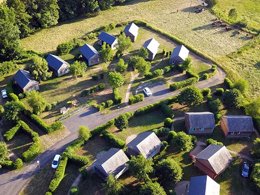 Camping Pas Cher vous présente avec son site Officiel campingpascher.fr, le Camping Le Moulin Du Teinturier classé 3 étoiles, situé sur la commune de Saint Martin Valmeroux dans le département Cantal (Auvergne) en France. Le camping Le Moulin Du Teinturier vous propose un hébergement de type chalet de 39 m². L'établissement vous propose 3 autres types d'hébergements. Découvrez tous nos séjours à petits prix dans la commune et aux alentours de Saint Martin Valmeroux du département : Cantal (Auvergne). Les Avis clients pour le Camping Le Moulin Du Teinturier sont excellents avec une note moyenne de 8 sur 10. Piscine chauffée, Piscine extérieure, Aire de jeux enfants, Centre équestre, Court de tennis, Golf, Ping-pong, Pétanque, Randonnée,... En savoir plus : cliquez-ICI.