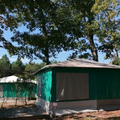 Camping Pas Cher vous présente avec son site Officiel campingpascher.fr, le Camping Les Pins Du Soleil classé 4 étoiles, situé sur la commune de Saint Paul Les Dax dans le département Landes (Aquitaine) en France. Le camping Les Pins Du Soleil vous propose un hébergement de type bungalow toilé de 19 m². L'établissement vous propose 4 autres types d'hébergements. Découvrez tous nos séjours à petits prix dans la commune et aux alentours de Saint Paul Les Dax du département : Landes (Aquitaine). Les Avis clients pour le Camping Les Pins Du Soleil sont excellents avec une note moyenne de 8 sur 10. Piscine chauffée, Piscine extérieure, Animations familiales, Club enfants, Aire de jeux enfants, Baby-foot, Centre équestre, Court de tennis, Golf, Ping-pong, Pétanque, Terrain de football, Bar, Bureau de tabac, Dépôt de pain, Plats à emporter, Restaurant, Snack/Bar, Station-service, Supermarché, Épicerie,... En savoir plus : cliquez-ICI.