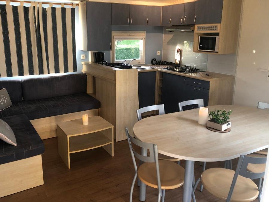 Camping Pas Cher vous présente avec son site Officiel campingpascher.fr, le Camping Les Franquettes classé 4 étoiles, situé sur la commune de Grayan Et L'hopital dans le département Gironde (Aquitaine) en France. Le camping Les Franquettes vous propose un hébergement de type mobil-home de 33 m² pour 6 personnes. L'établissement vous propose 21 autres types d'hébergements. Découvrez tous nos séjours à petits prix dans la commune et aux alentours de Grayan Et L'hopital du département : Gironde (Aquitaine). Les Avis clients pour le Camping Les Franquettes sont excellents avec une note moyenne de 8 sur 10. Piscine chauffée, Piscine extérieure, Animation ados, Animations familiales, Club enfants, Aire de jeux enfants, Baby-foot, Centre équestre, Cyclisme, Golf, Ping-pong, Piscine, Pétanque, Randonnée, Salle de jeux vidéo, Structure gonflable enfants, Surf, Terrain de basketball, Terrain multisports, Bar, Dépôt de pain, Plats à emporter, Snack/Bar, Supermarché, Épicerie,... En savoir plus : cliquez-ICI.