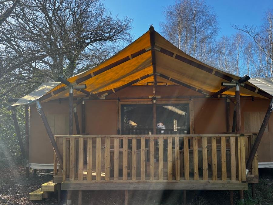 Camping Pas Cher vous présente avec son site Officiel campingpascher.fr, le Camping Les Franquettes classé 4 étoiles, situé sur la commune de Grayan Et L'hopital dans le département Gironde (Aquitaine) en France. Le camping Les Franquettes, vous présente un hébergement de type lodge de 40 m² pour 6 personnes. Le camping Les Franquettes vous propose du sam. 06 juin au sam. 13 juin 2026 pour 7 nuits à 449€. Cette location propose 7 dates différentes pour réserver votre séjour. Découvrez également les 21 autres gammes d'hébergements du camping. Les Avis clients pour le Camping Les Franquettes sont excellents avec une note moyenne de 8 sur 10. Piscine chauffée, Piscine extérieure, Animation ados, Animations familiales, Club enfants, Aire de jeux enfants, Baby-foot, Centre équestre, Cyclisme, Golf, Ping-pong, Piscine, Pétanque, Randonnée, Salle de jeux vidéo, Structure gonflable enfants, Surf, Terrain de basketball, Terrain multisports, Bar, Dépôt de pain, Plats à emporter, Snack/Bar, Supermarché, Épicerie,... En savoir plus : cliquez-ICI.