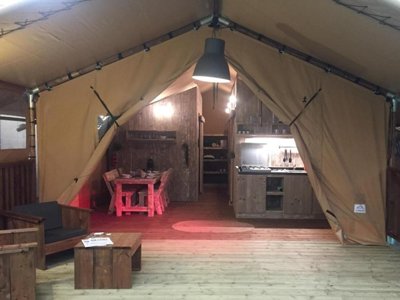 Cliquez pour découvrir toutes les photos de l'HÉBERGEMENT ! tente en toile et bois - Les Franquettes photo 2