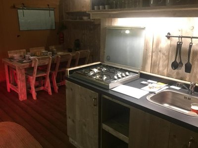 Cliquez pour découvrir toutes les photos de l'HÉBERGEMENT ! tente en toile et bois - Les Franquettes photo 3