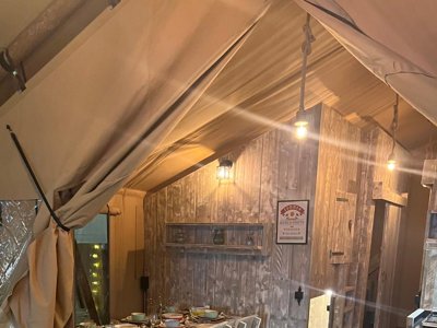 Cliquez pour découvrir toutes les photos de l'HÉBERGEMENT ! tente en toile et bois - Les Franquettes photo 7