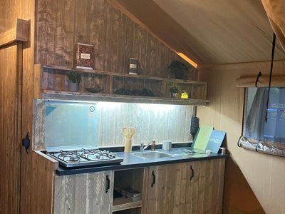 tente en toile et bois - Les Franquettes photo 6