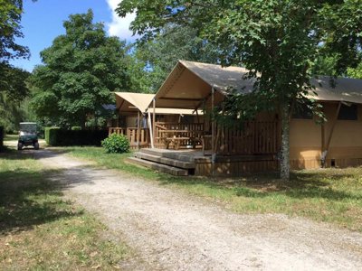Cliquez pour découvrir toutes les photos de l'HÉBERGEMENT ! tente en toile et bois - Les Franquettes photo 2