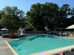 Camping Pas Cher vous présente avec son site Officiel campingpascher.fr, le Camping Les Franquettes classé 4 étoiles, situé sur la commune de Grayan Et L'hopital dans le département Gironde (Aquitaine) en France. Le camping Les Franquettes, vous présente un hébergement de type mobil-home de 33 m² pour 4 personnes. Le camping Les Franquettes vous propose du sam. 30 mai au sam. 06 juin 2026 pour 7 nuits à 199€. Cette location propose 15 dates différentes pour réserver votre séjour. Découvrez également les 4 autres gammes d'hébergements du camping. Les Avis clients pour le Camping Les Franquettes sont excellents avec une note moyenne de 8 sur 10. Piscine chauffée, Piscine extérieure, Animation ados, Animations familiales, Club enfants, Aire de jeux enfants, Baby-foot, Centre équestre, Cyclisme, Golf, Ping-pong, Piscine, Pétanque, Randonnée, Salle de jeux vidéo, Structure gonflable enfants, Surf, Terrain de basketball, Terrain multisports, Bar, Dépôt de pain, Plats à emporter, Snack/Bar, Supermarché, Épicerie,... En savoir plus : cliquez-ICI.