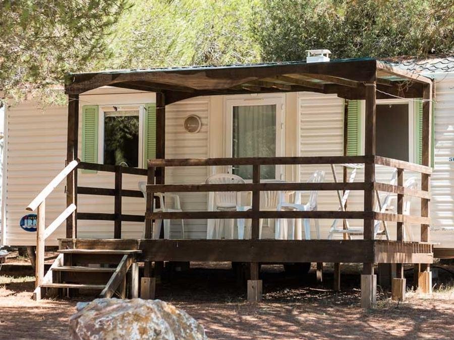Camping Pas Cher vous présente avec son site Officiel campingpascher.fr, le Camping Le Bellevue classé 4 étoiles, situé sur la commune de Valras-plage dans le département Hérault (Languedoc Roussillon) en France. Le camping Le Bellevue vous propose un hébergement de type mobil-home de 29 m² avec climatisation (télévision). L'établissement vous propose 13 autres types d'hébergements. Découvrez tous nos séjours à petits prix dans la commune et aux alentours de Valras-plage du département : Hérault (Languedoc Roussillon). Les Avis clients pour le Camping Le Bellevue sont excellents avec une note moyenne de 8 sur 10. Parc aquatique, Piscine extérieure, Animations familiales, Club ados, Club enfants, Aire de jeux enfants, Canoë-kayak, Centre équestre, Court de tennis, Cyclisme, Ping-pong, Pétanque, Terrain multisports, Bar, Dépôt de pain, Plats à emporter, Restaurant, Snack/Bar, Supermarché, Épicerie,... En savoir plus : cliquez-ICI.