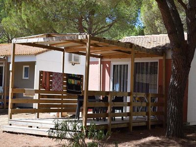 Cliquez pour découvrir toutes les photos de l'HÉBERGEMENT ! bungalow - Le Bellevue photo 3