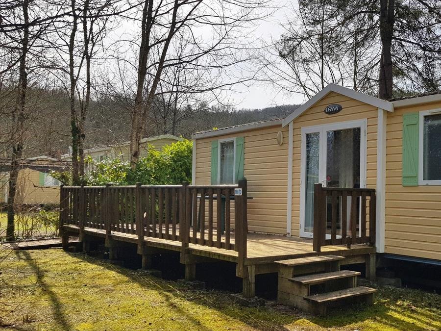 Camping Pas Cher vous présente avec son site Officiel campingpascher.fr, le Camping Flower De La Plage classé 4 étoiles, situé sur la commune de Saint Cirq Lapopie dans le département Lot (Midi Pyrénées) en France. Le camping Flower De La Plage vous propose un hébergement de type mobil-home de 30 m² pour 2 personnes. L'établissement vous propose 13 autres types d'hébergements. Découvrez tous nos séjours à petits prix dans la commune et aux alentours de Saint Cirq Lapopie du département : Lot (Midi Pyrénées). Les Avis clients pour le Camping Flower De La Plage sont excellents avec une note moyenne de 8 sur 10. Rivière, Animations familiales, Club enfants, Aire de jeux enfants, Canoë-kayak, Centre équestre, Cyclisme, Paddle, Ping-pong, Pédalo, Pétanque, Randonnée, Structure gonflable enfants, Terrain de badminton, Terrain de volley-ball, Bureau de tabac, Pizzeria, Restaurant, Snack/Bar, Station-service, Épicerie,... En savoir plus : cliquez-ICI.